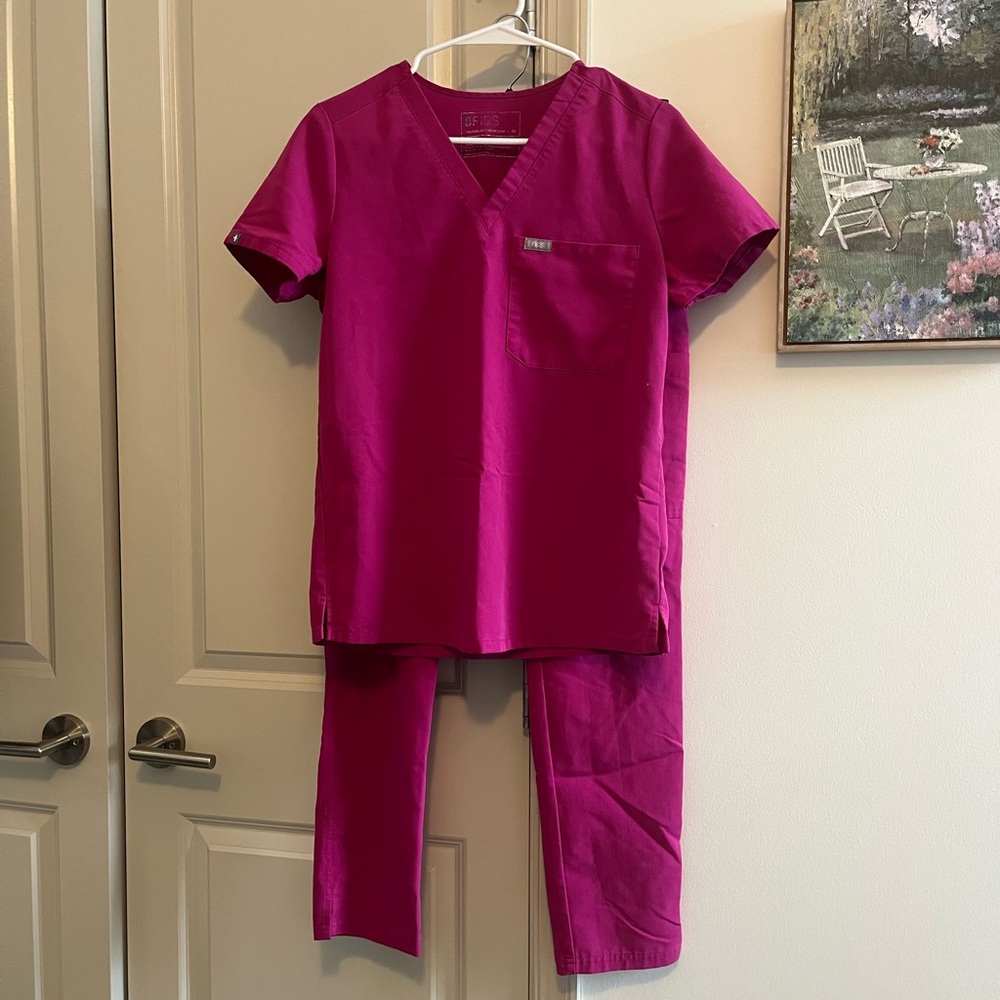 Women’s figs scrubs set